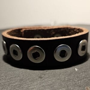 Enkele leren Armband  23 cm lang voor 5 Clicks (12mm)