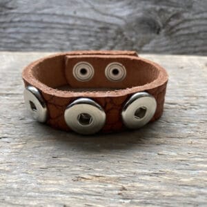 Enkele leren armband  24 cm lang voor 3 Clicks (18-20mm)